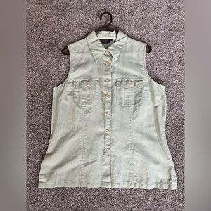 Van Heusen’s Women’s No-Sleeve Button Up Blouse